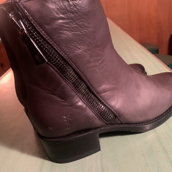 NEW Womens Frye Demi Charcoal Zip Block Heel Booties Size 8.5 B - Picture 3 of 11